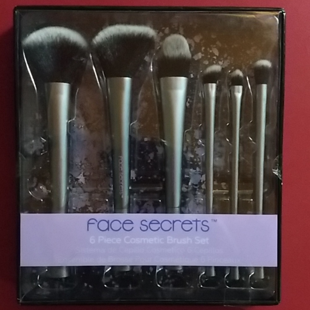 6 piece Face Secrets cosmetic brush set BNIB